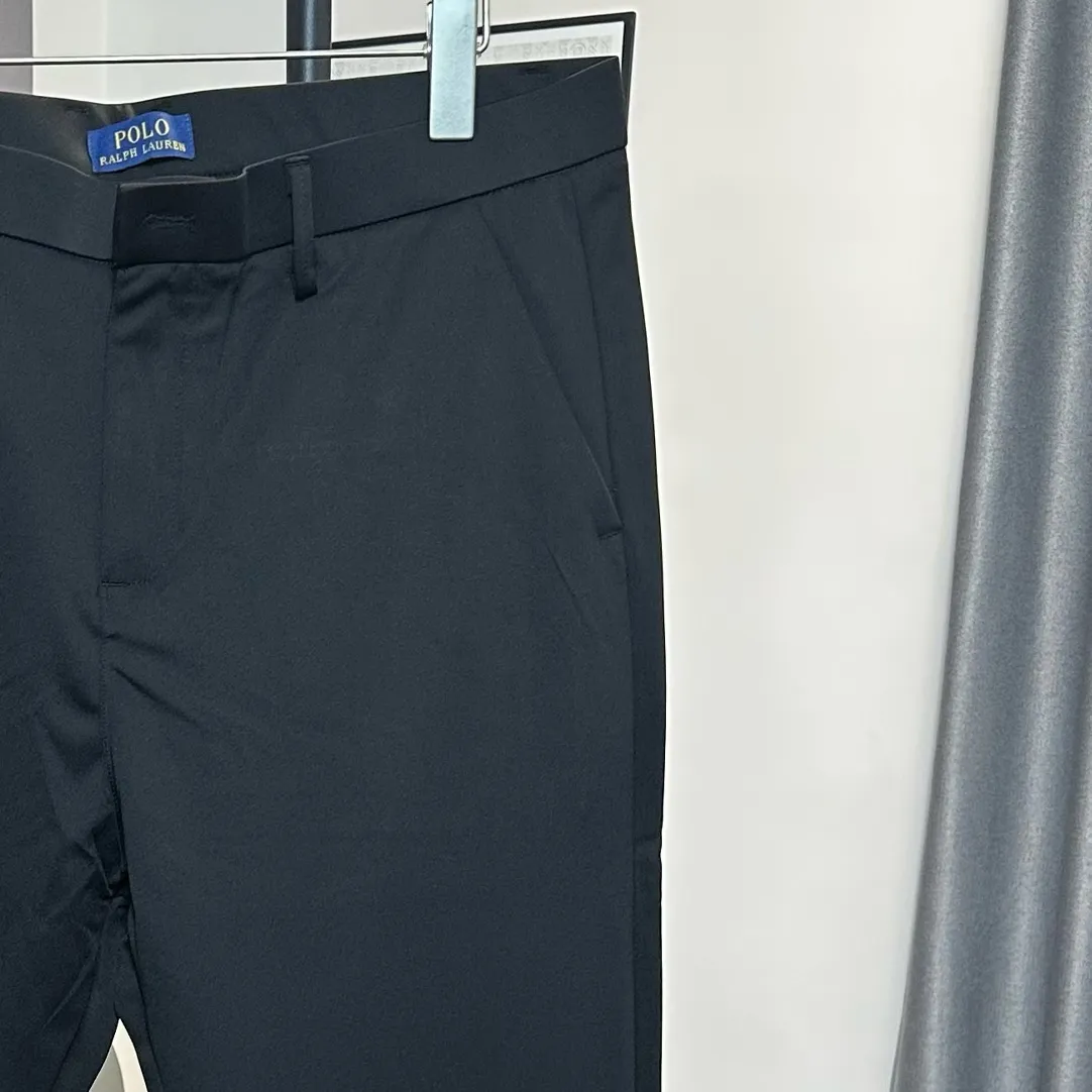 P210 Ralph Lauren/Polo men's business casual trousers, men's high-end business casual trousers, imported and selected 100% eco-friendly cotton fabrics for customers... Various rough and inferior fabrics imitated from polyester, chemical fiber, and nylon on the market, with real comfort and texture beauty, excellent skin-friendliness, superior breathability, and good thermal insulation effect. The texture structure restores the pure and rustic nature of cotton. It is visually very attractive and full of artistic conception! Customized original hardware The designer of this item has weakened the strong sense of fashion to a certain extent. It is derived from the improved design of formal trousers. It has a distinctive charm and is in line with modern urban aesthetics! There is no pressure to match. It is recommended that you buy a few for leisure! Soft, delicate and skin-friendly! Excellent quality, fine workmanship, simple and elegant style, perfect product. Waist, hip, trouser length, thigh circumference M.          71.  106. 96.   64 L 75 110 99 67 XL 79 116 102 70 2XL 83 121 105 72.5 Trial weight L. 120-150 catties Male: Height 175 and 172 pounds. Try on XL slim fit and XXL loose fit.